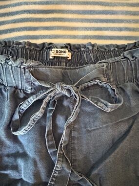 Chambray Blue Tie-Waist shorts